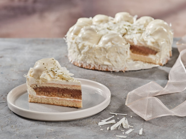 Beyaz Profiterollü Pasta